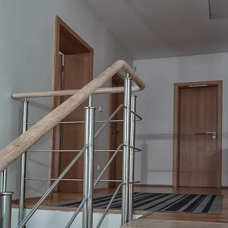 Big Amazing Private House In * פראג