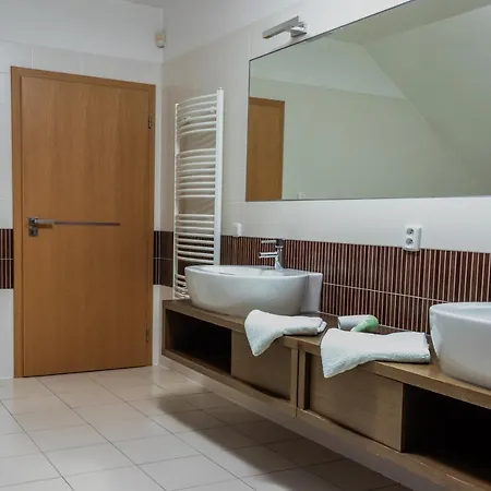 Big Amazing Private House In דירה *